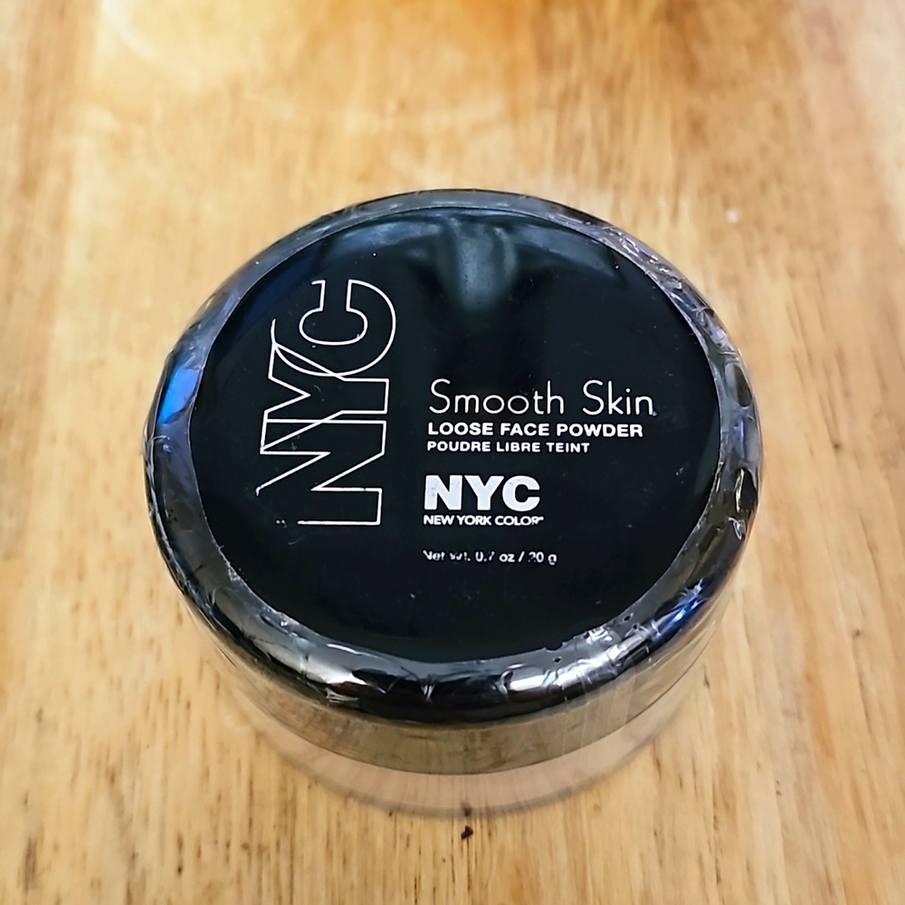 NYC Smooth Skin loose face POWDER - SEALED NEW - 742A NATURALLY BEIGE